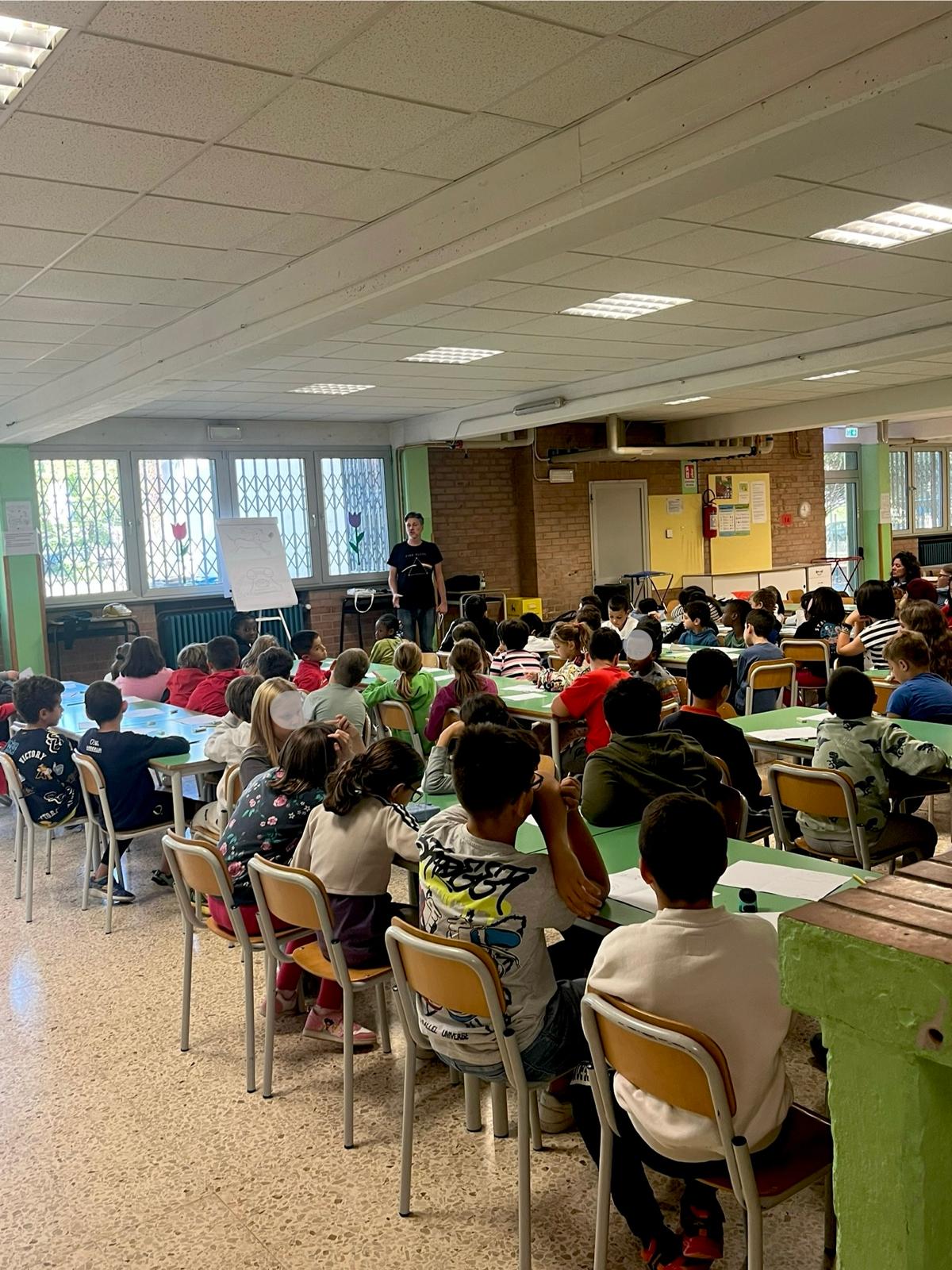 e7819821-468a-45eb-bda4-5e5fe08c21c0 2 fare fumetti a scuola con gud